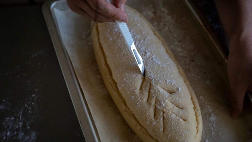 Cutting dough with a bread lame
