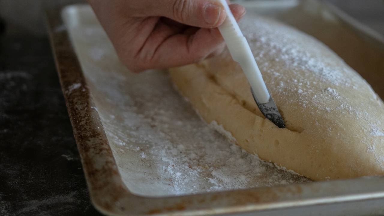 How to Use a Bread Lame? Kitchenfeeds