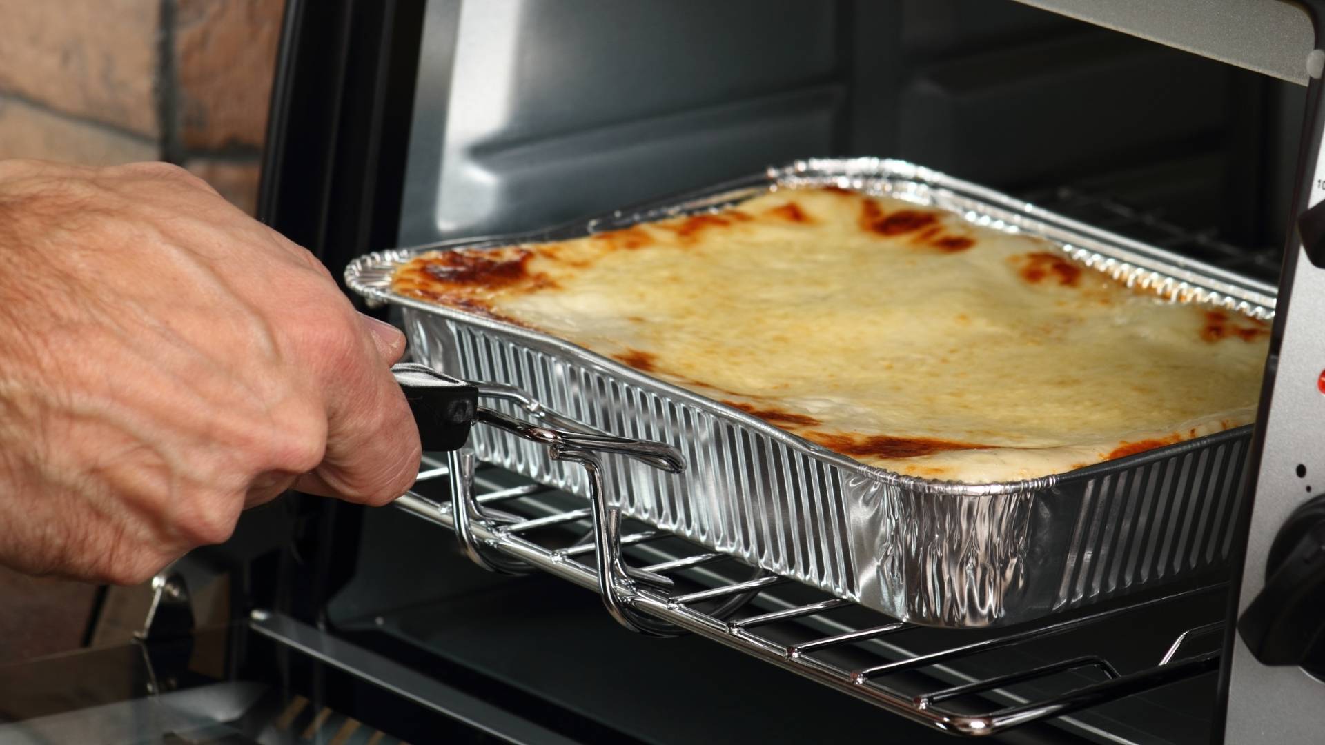 Can You Put Aluminum Foil, Parchment Paper & Wax Paper In The Toaster Oven? Kitchenfeeds
