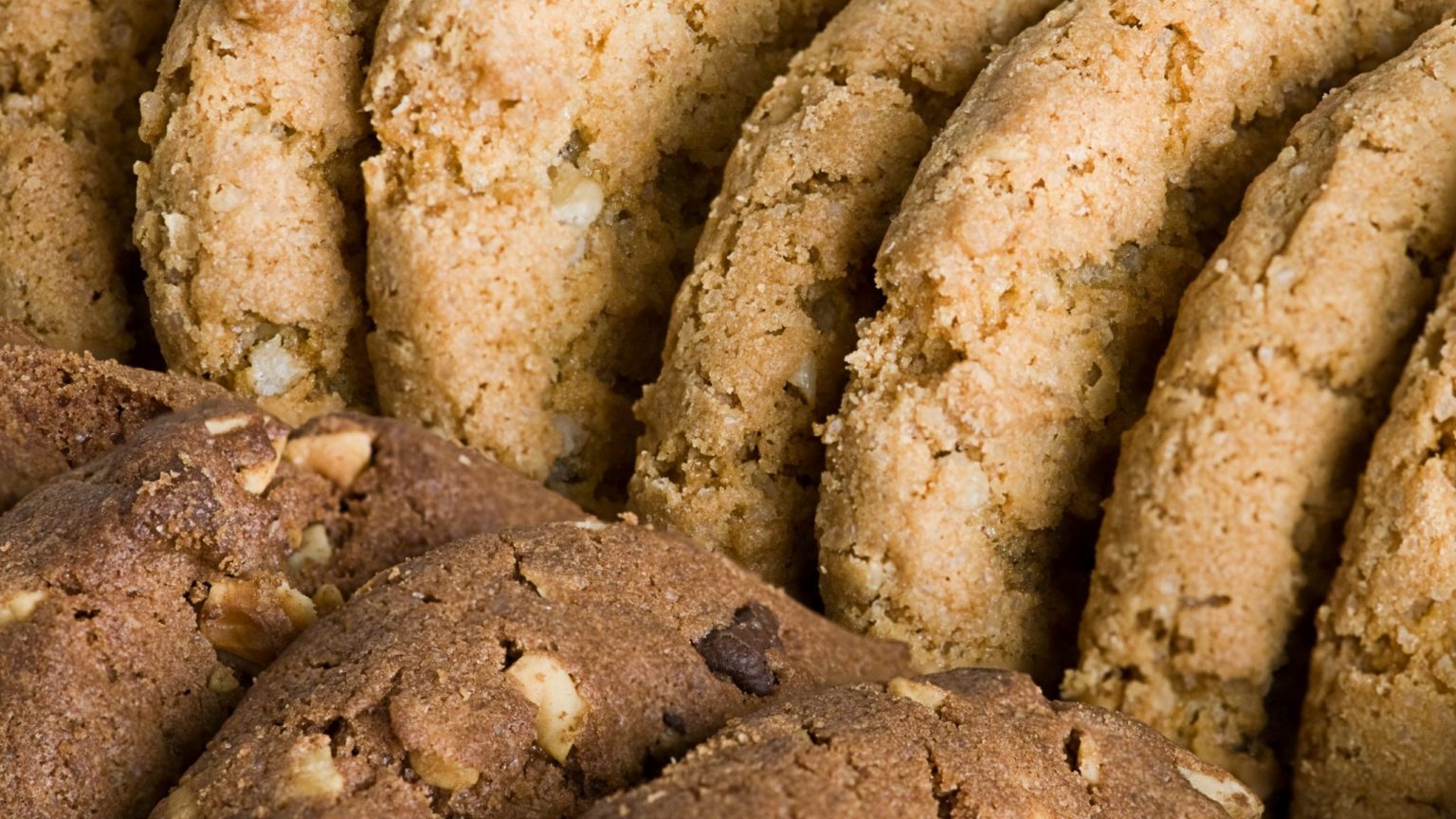 Can You Bake Cookies On Aluminum Foil, Wax & Parchment Paper