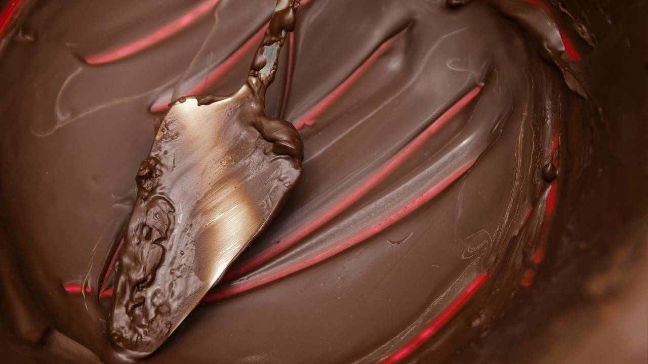 5 Double Boiler Substitute & How to Melt Chocolate Without It