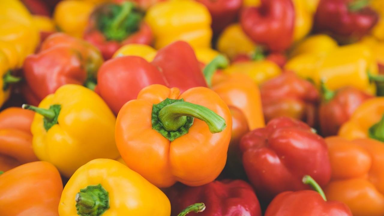 8 Perfect Substitutes For Red Bell Pepper Kitchenfeeds